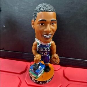 2001-02 NBA Ray Allen Milwaukee Bucks Stadium Giveaway Bobblehead 7.5” Purple